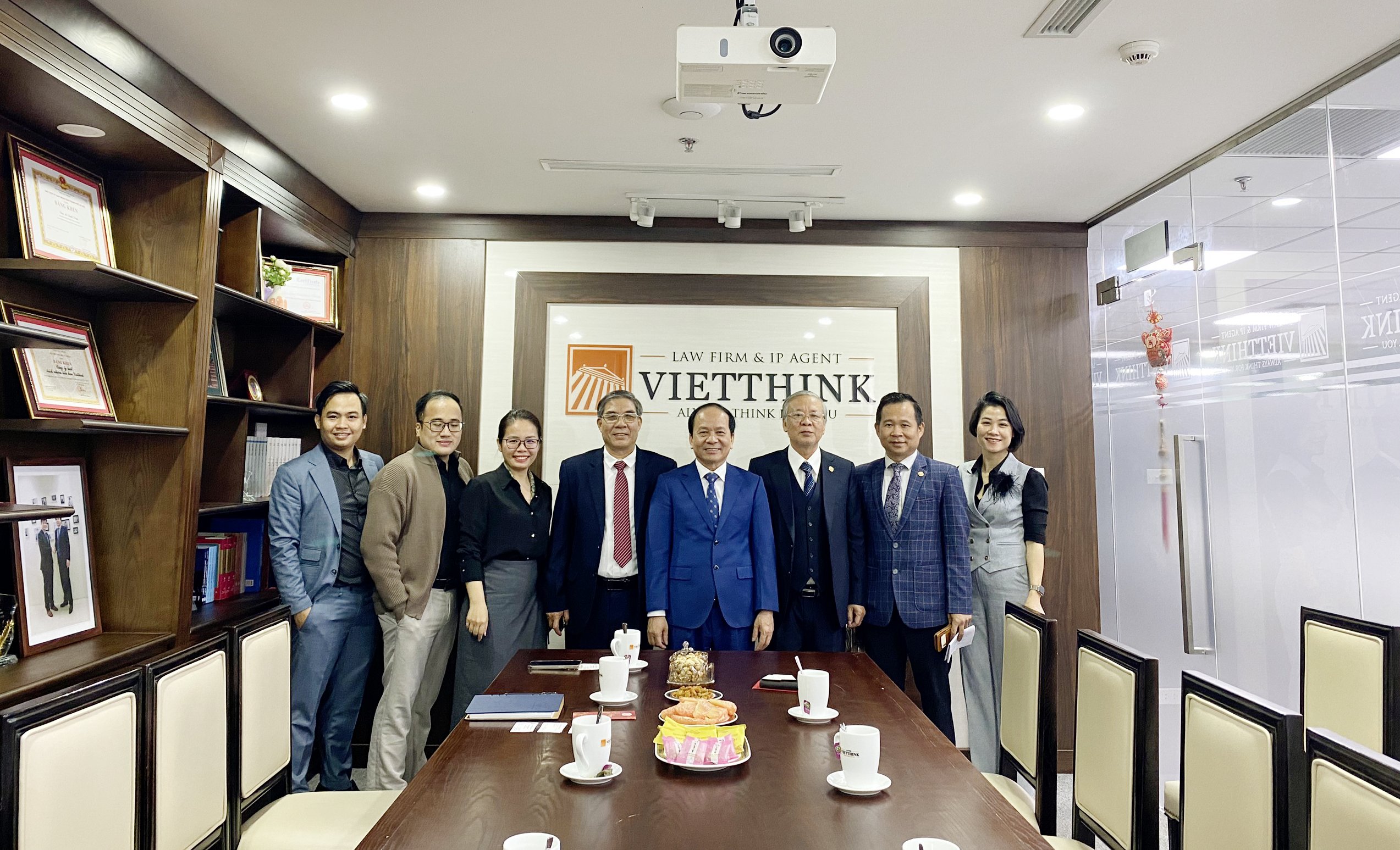 Ban Chủ nhiệm Đoàn Luật sư thành phố Hà Nội đến thăm và chúc Tết Công ty Luật TNHH Vietthink
