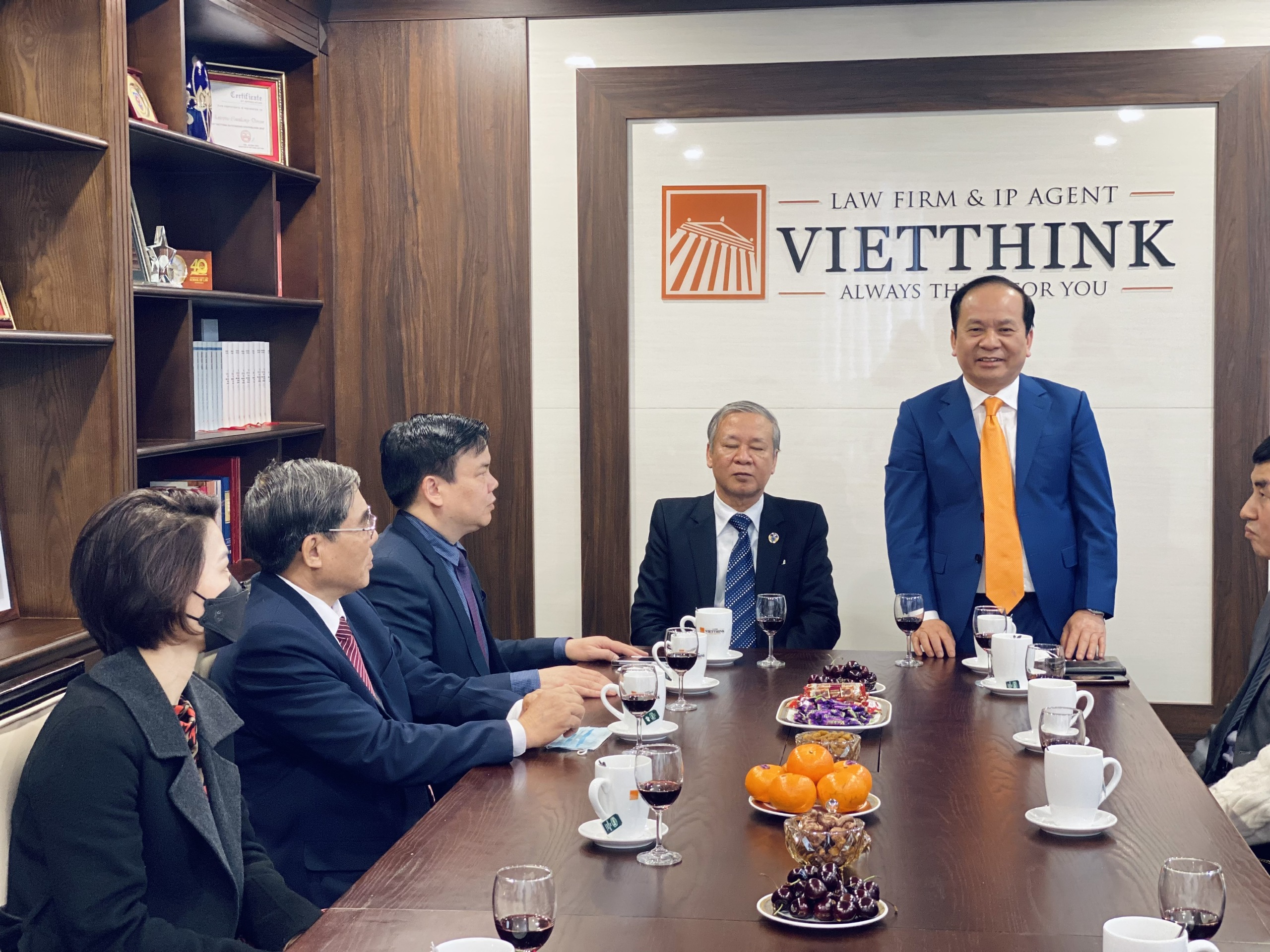 Chủ nhiệm Đoàn Luật sư Hà Nội đến thăm và chúc mừng năm mới 2022 Công ty Luật Vietthink