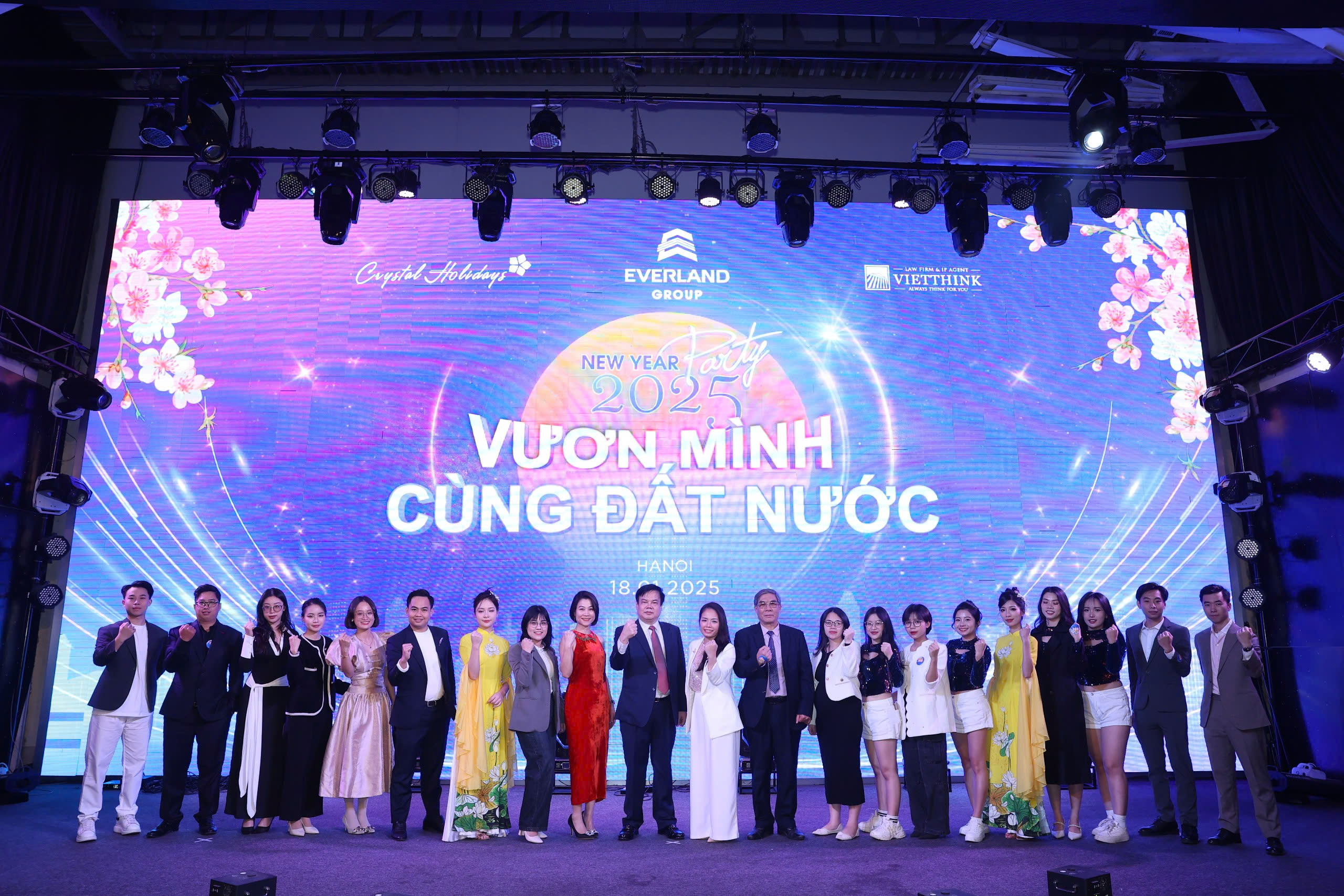 [RECAP] VIETTHINK’S NEW YEAR PARTY 2025: VƯƠN MÌNH CÙNG ĐẤT NƯỚC