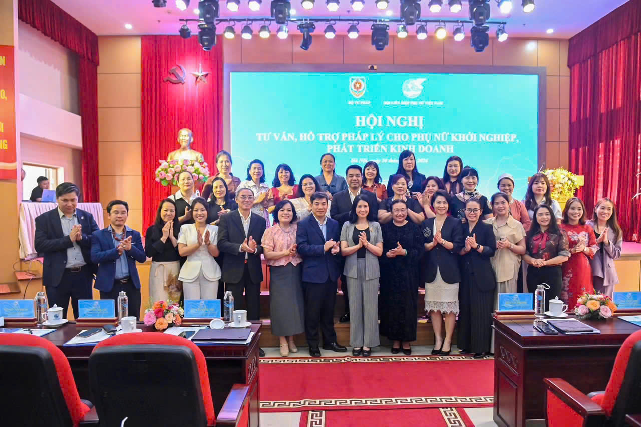 Vietthink tham gia và tài trợ Hội nghị "Tư vấn, hỗ trợ pháp lý cho phụ nữ khởi nghiệp, phát triển kinh doanh" do Trung ương Hội Liên hiệp Phụ nữ VN phối hợp với Bộ Tư pháp tổ chức